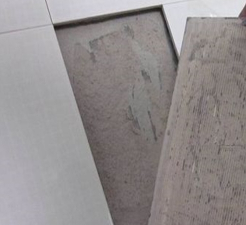 蓬江瓷砖空鼓维修公司分享瓷砖铺贴时如果打浆（即涂抹在瓷砖背面和基层上的砂浆或瓷砖胶）过少，会带来以下问题